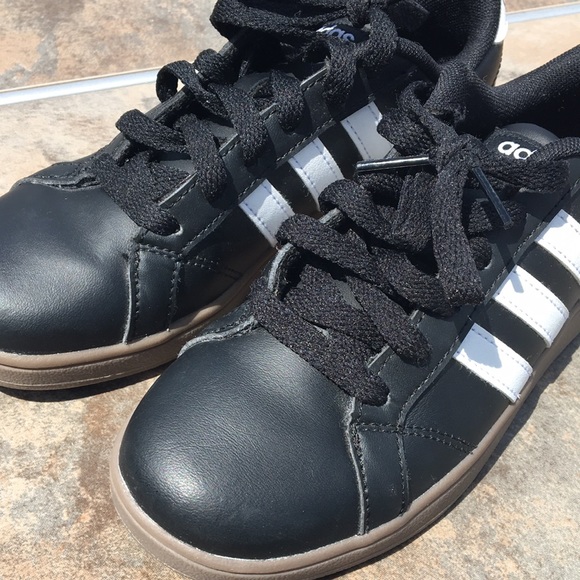 SOLD!!! Adidas sneakers black/white Size 2 youth - Picture 6 of 6